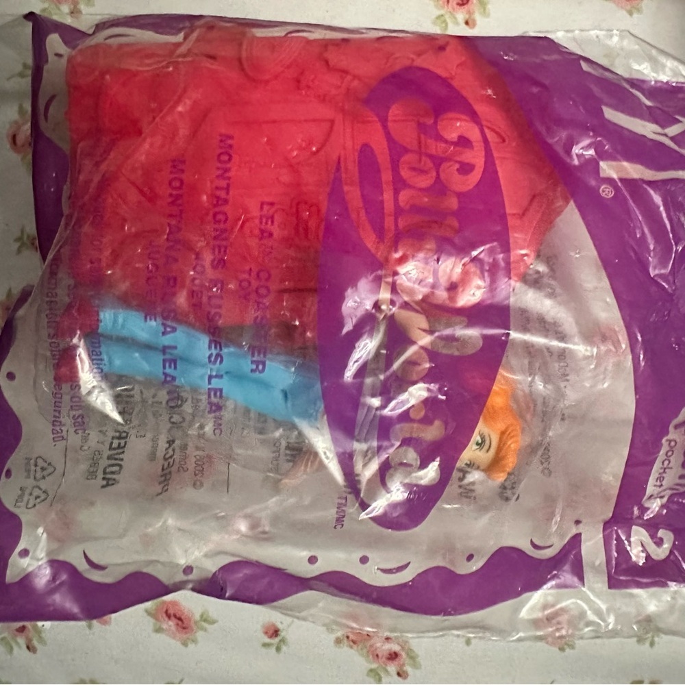 McDonald's Polly Pocket Playset Assortment - Purple, Pink, Red, Blue - Picture 11 of 12